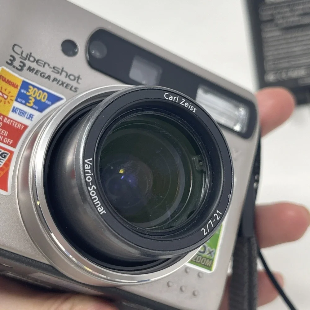 Sony Silver Cyber shot Camera DSC-S75 Carl Zeiss MPEGmovieEX New battery/charger